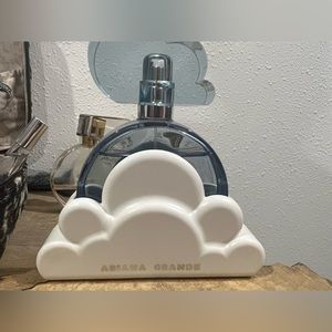 Ariana Grande cloud perfume